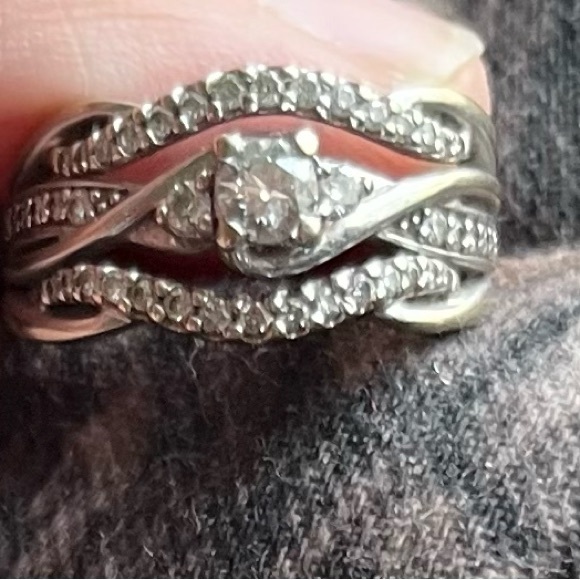 Diamond ring - Picture 3 of 7
